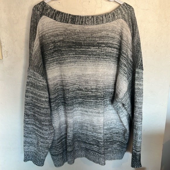 Sweater - Picture 3 of 3